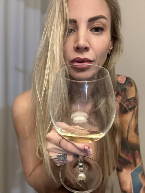 Naughty escort available 